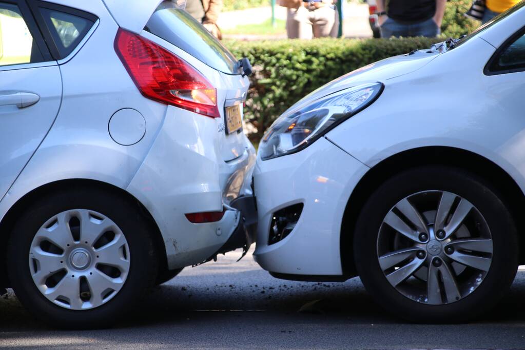 Twee gewonden bij kettingbotsing