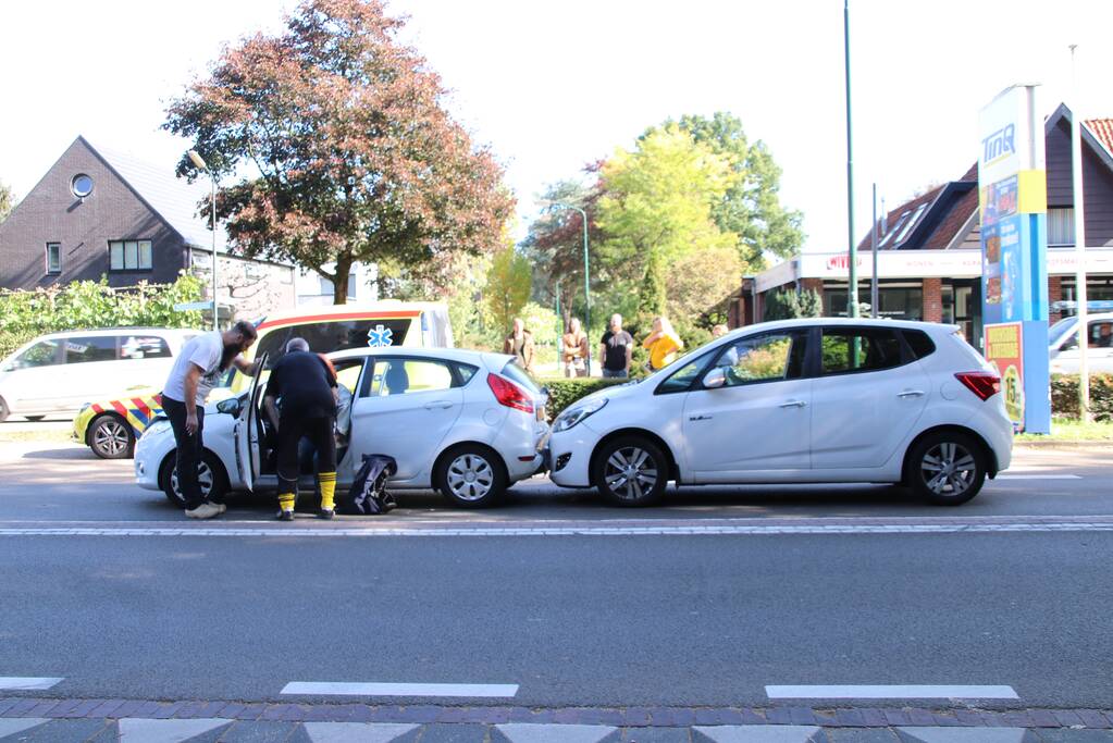 Twee gewonden bij kettingbotsing