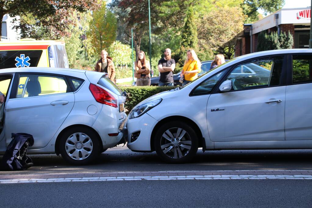 Twee gewonden bij kettingbotsing