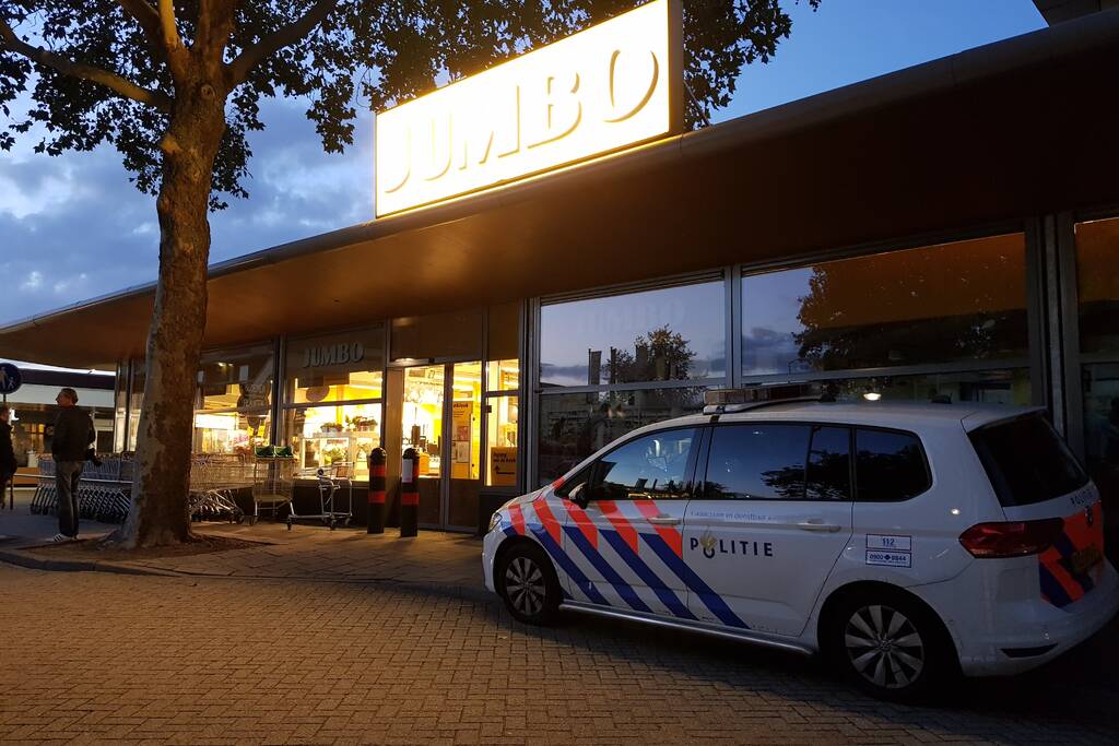 Man doet greep uit kassa en vlucht