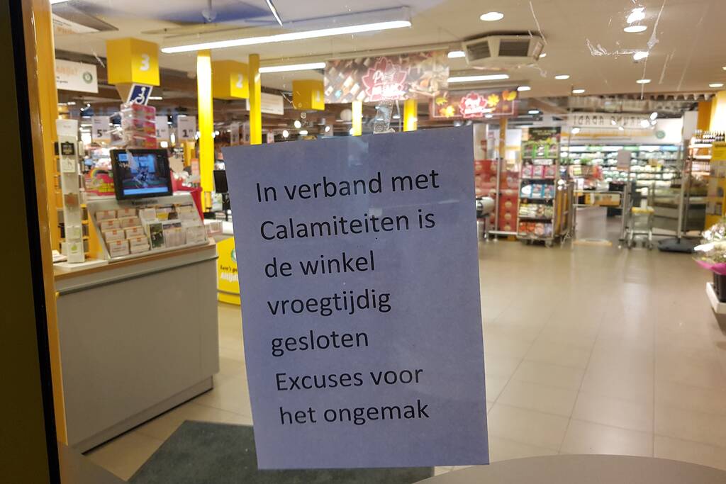 Man doet greep uit kassa en vlucht