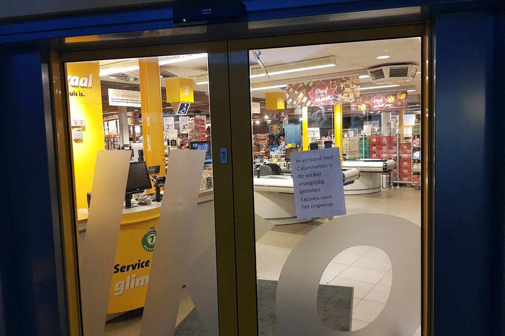 Man doet greep uit kassa en vlucht