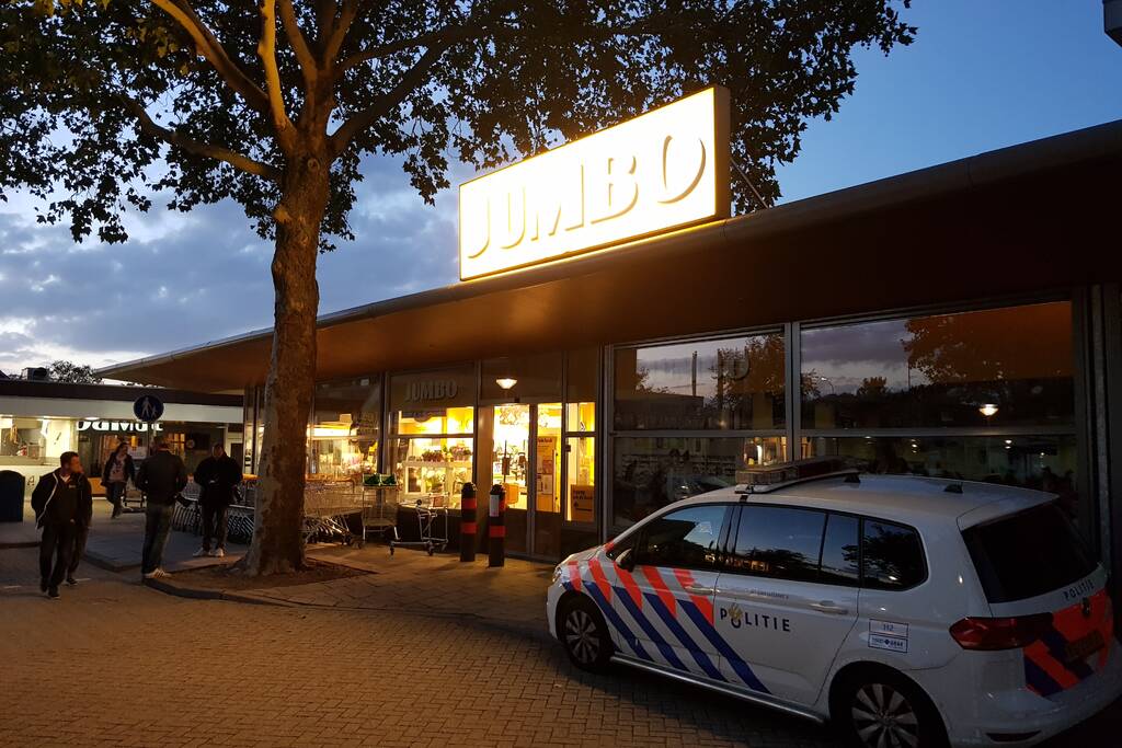 Man doet greep uit kassa en vlucht