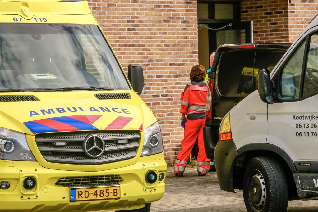 Stucadoor raakt zwaargewond na val