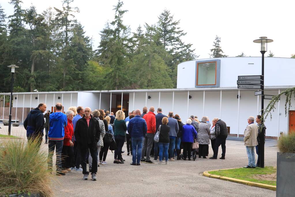 Fans nemen afscheid van Koos Alberts