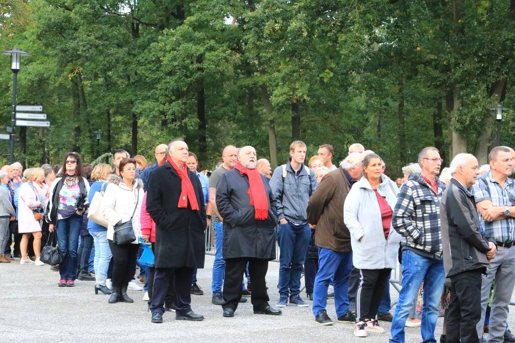 Fans nemen afscheid van Koos Alberts