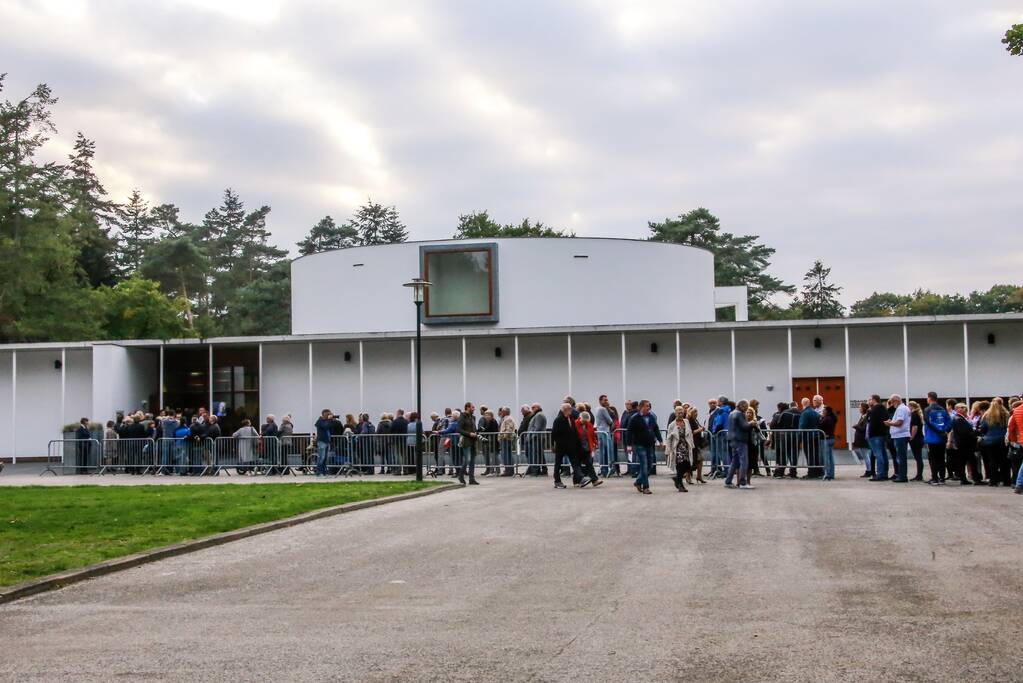Fans nemen afscheid van Koos Alberts