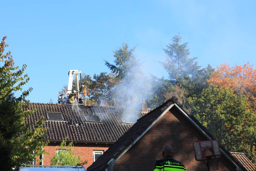 Veel rook bij zolderbrand