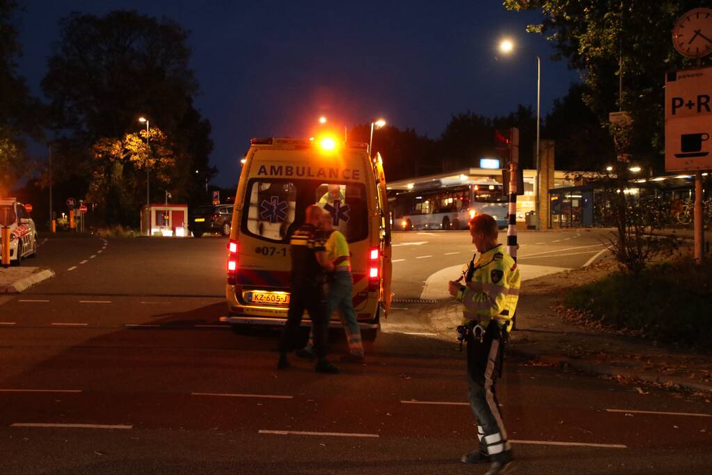 Persoon onder invloed gewond en aangehouden