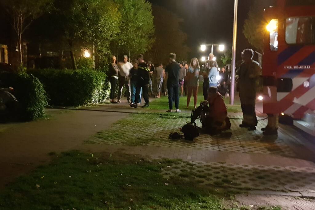 Aanbouw in brand woning vol rook