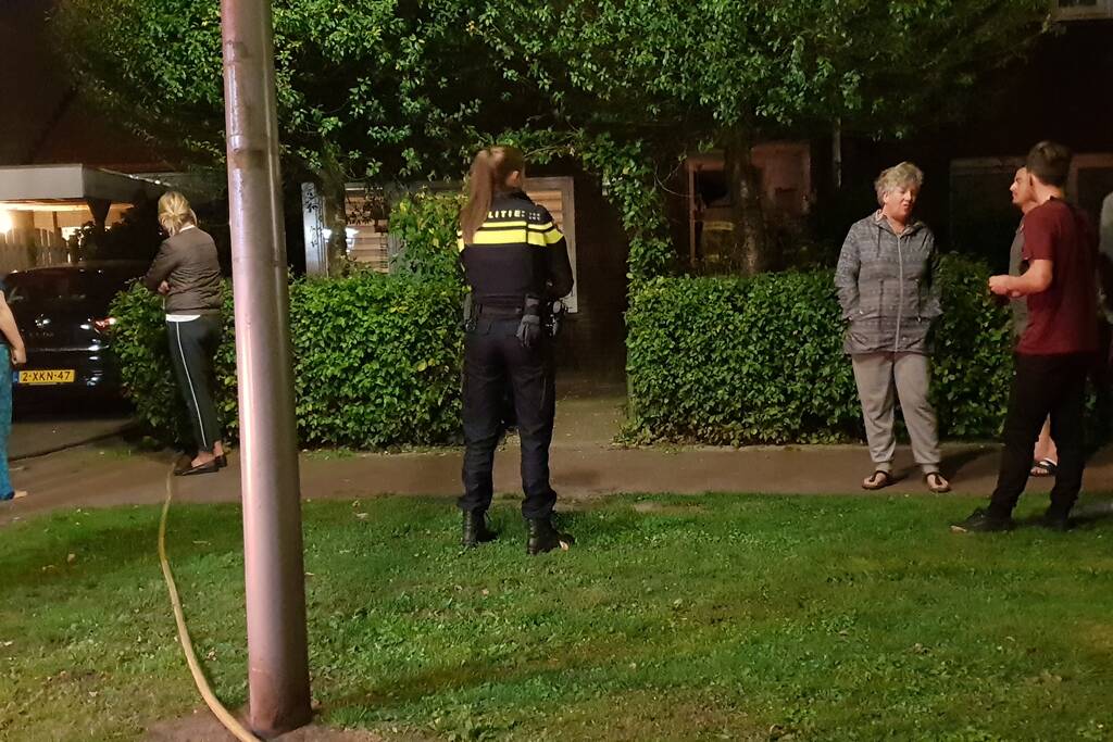 Aanbouw in brand woning vol rook