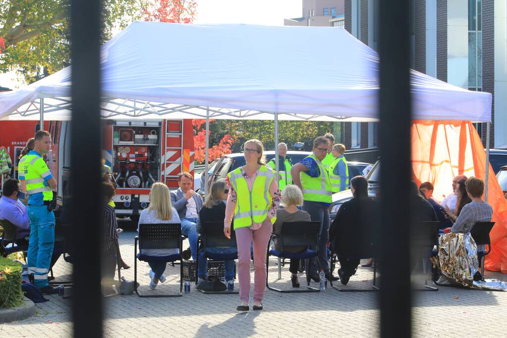 Meerdere werknemers onwel; kantoorpand ontruimd