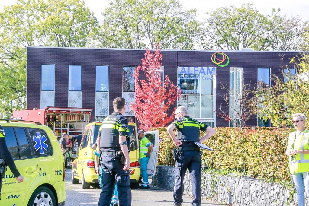 Meerdere werknemers onwel; kantoorpand ontruimd