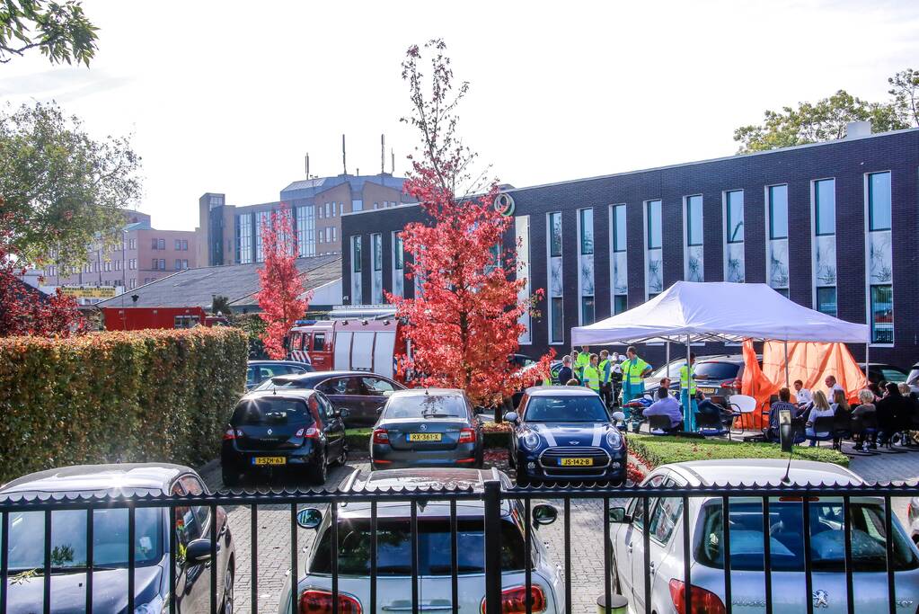 Meerdere werknemers onwel; kantoorpand ontruimd