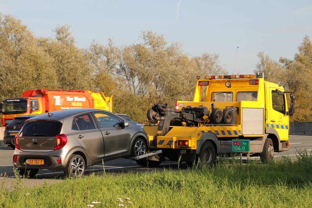 Rijbaan afgesloten na aanrijding met een vrachtwagen