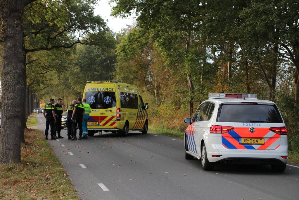 Auto rijdt tegen boom Ã©Ã©n gewonde