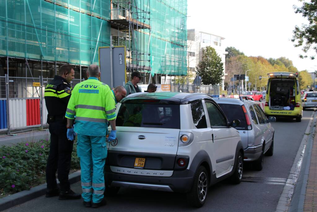 Brommobiel botst op personenauto