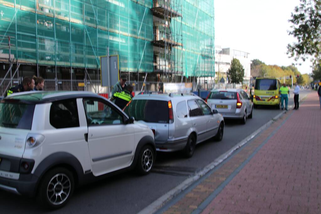 Brommobiel botst op personenauto
