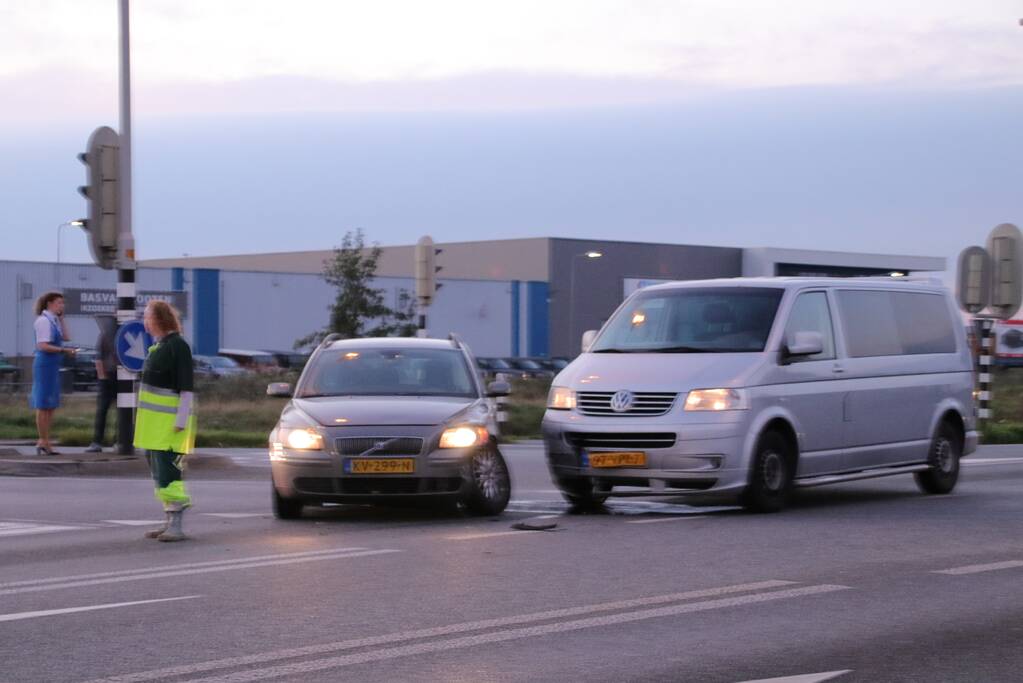 Auto rijdt door rood met aanrijding tot gevolg