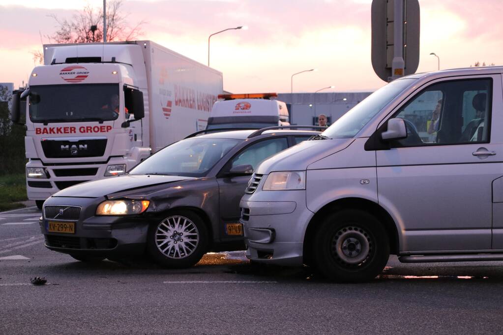 Auto rijdt door rood met aanrijding tot gevolg