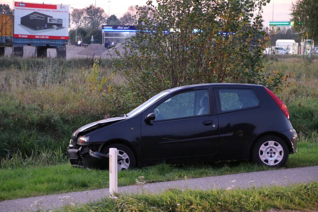 Auto rijdt door rood met aanrijding tot gevolg