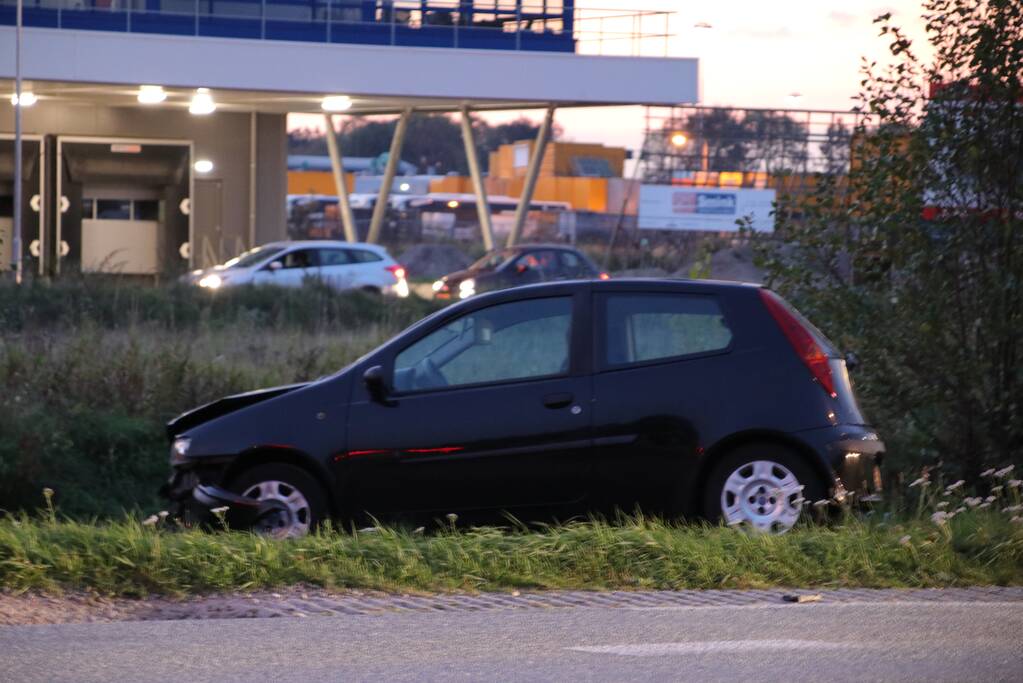 Auto rijdt door rood met aanrijding tot gevolg