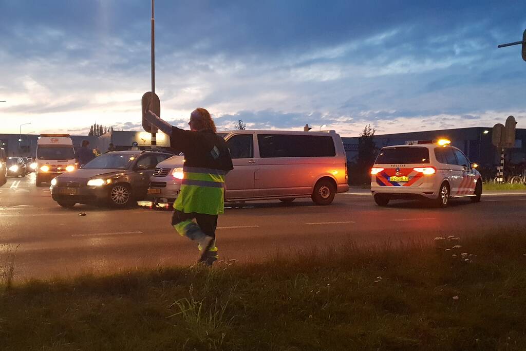 Auto rijdt door rood met aanrijding tot gevolg
