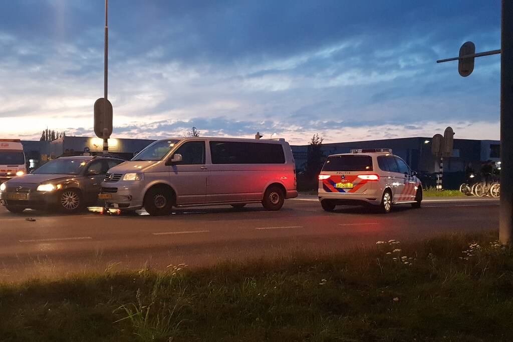Auto rijdt door rood met aanrijding tot gevolg