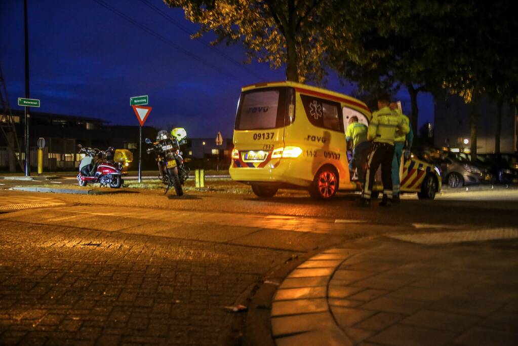 Brommerrijder gewond na uitglijder op nat wegdek