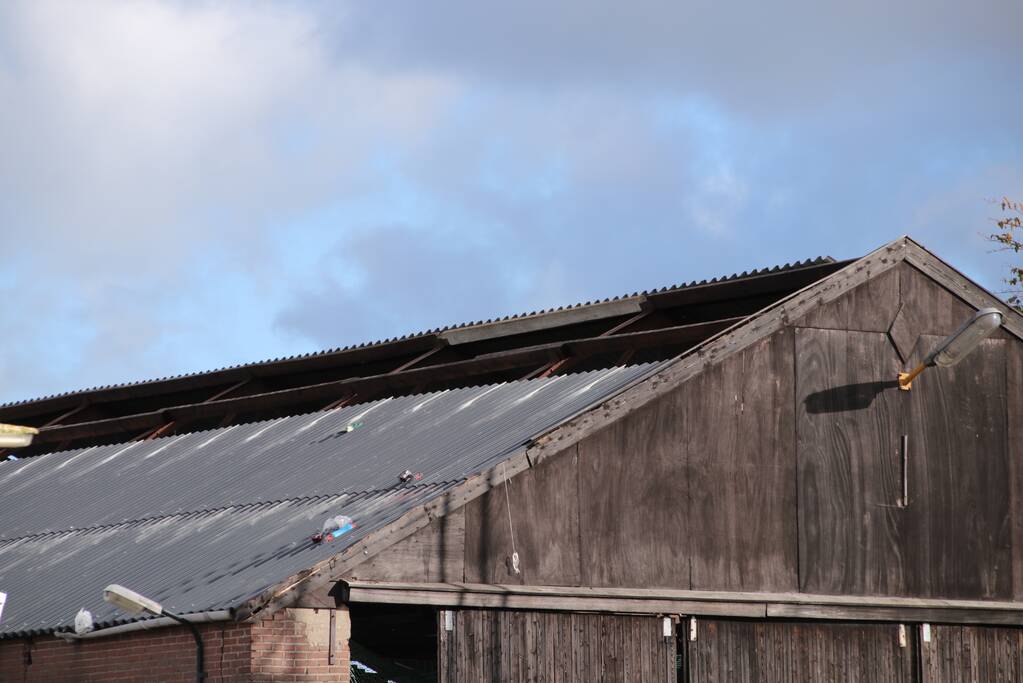 Persoon zwaargewond bij werkzaamheden op een dak