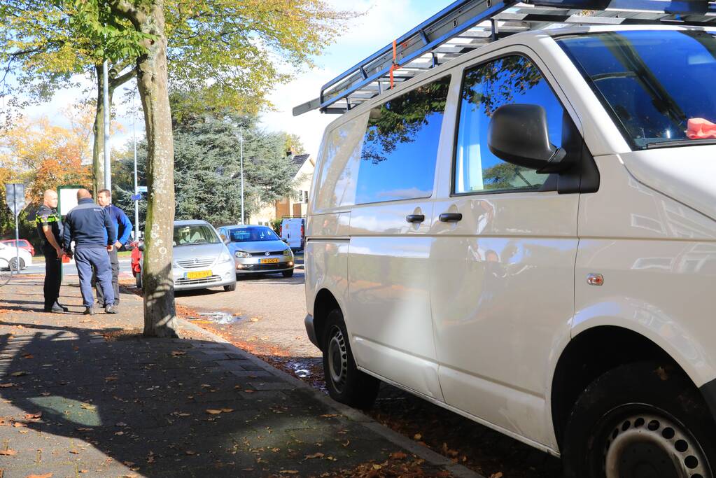 Jonge dame op snorscooter aangereden