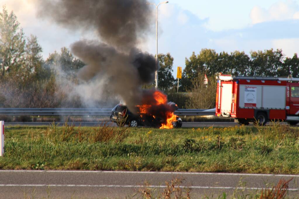 Voertuig verwoest door brand