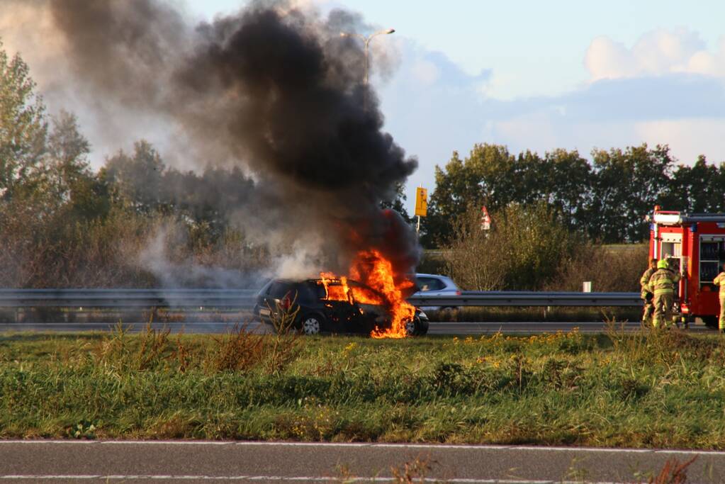 Voertuig verwoest door brand