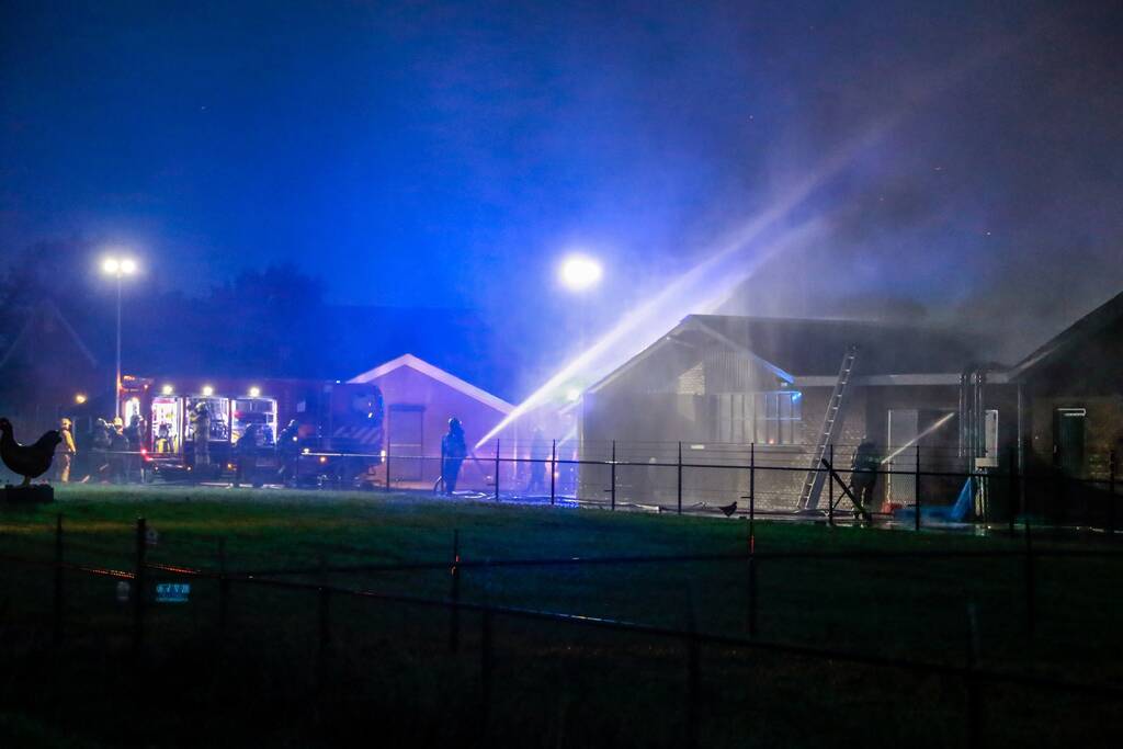 Kippenschuur verwoest door brand
