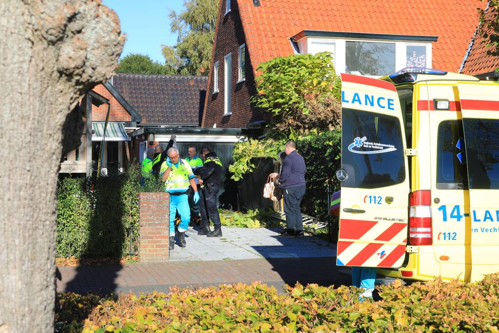 Persoon valt van ladder