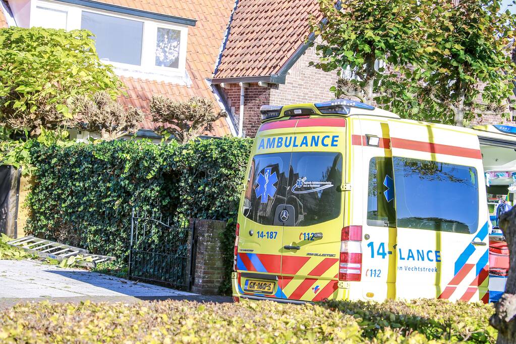 Persoon valt van ladder