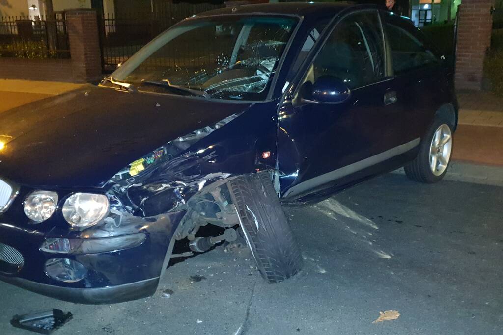 Twee auto's botsen, geen gewonden