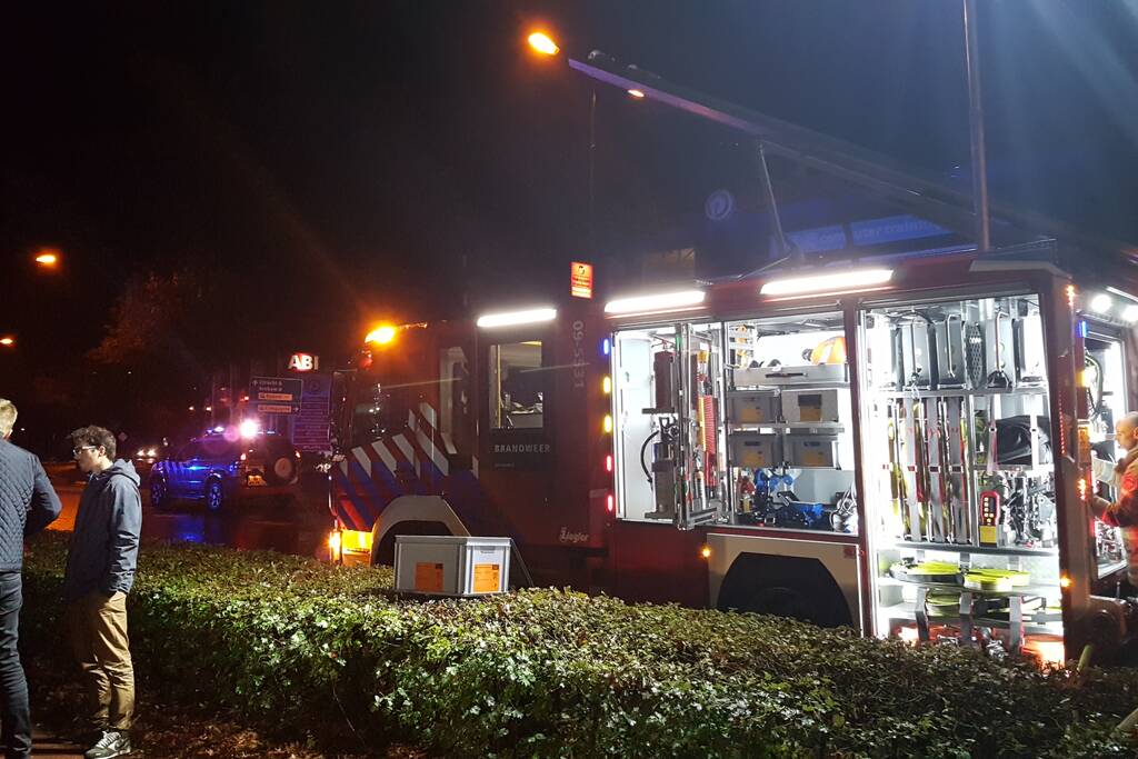 Automobilist raakt met voertuig te water, bestuurder onvindbaar