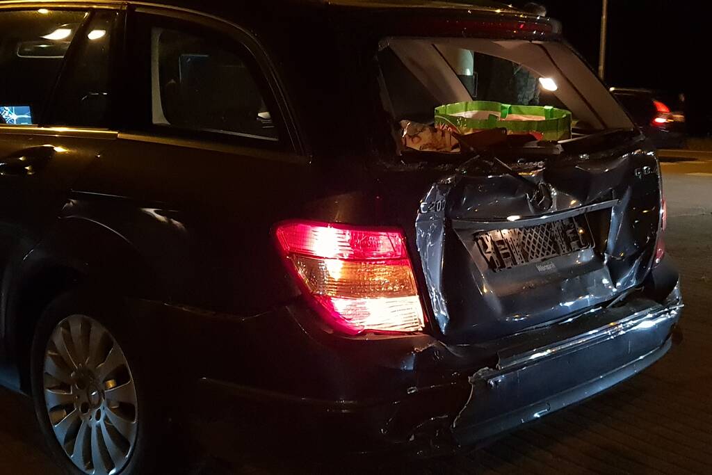 Twee gewonden bij kop-staartaanrijding