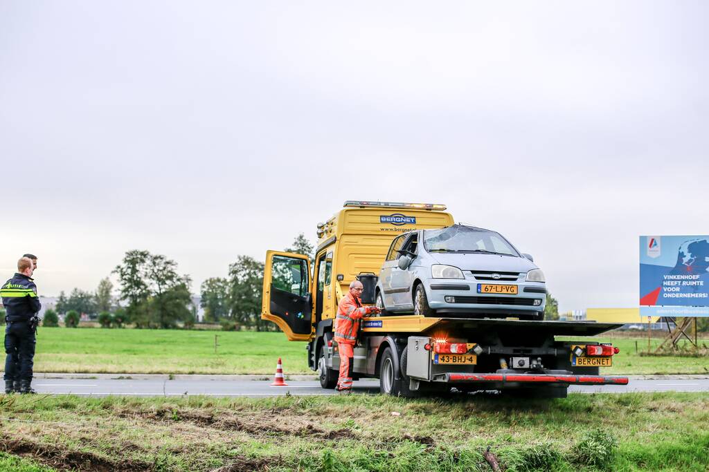 Auto slaat over de kop