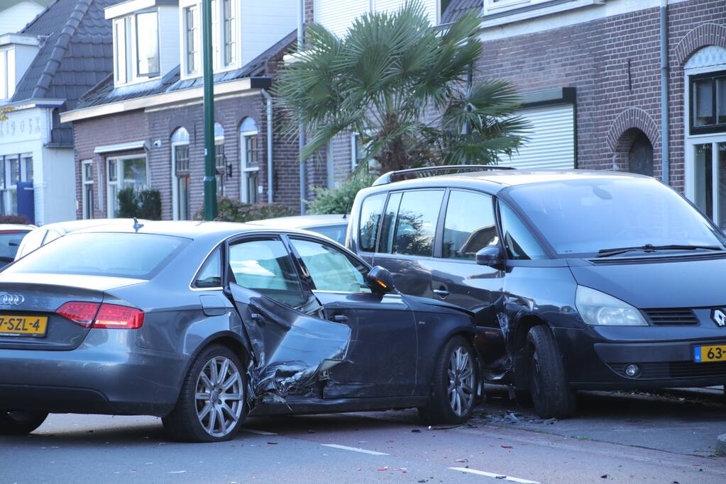 Bestuurder gewond bij aanrijding