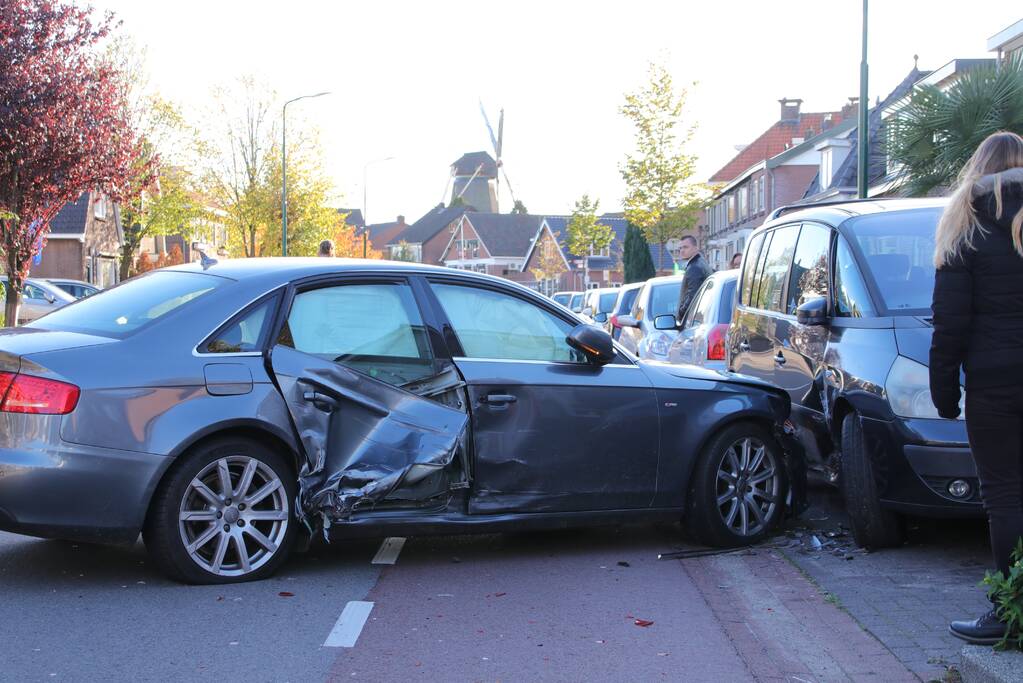 Bestuurder gewond bij aanrijding
