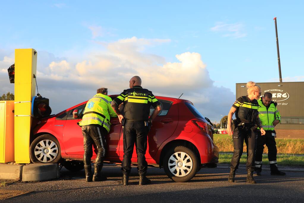 Bestuurder ramt slagboom