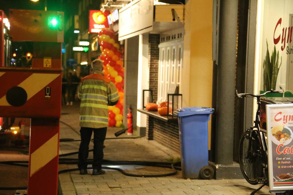 Frituurpan van restaurant vliegt in brand