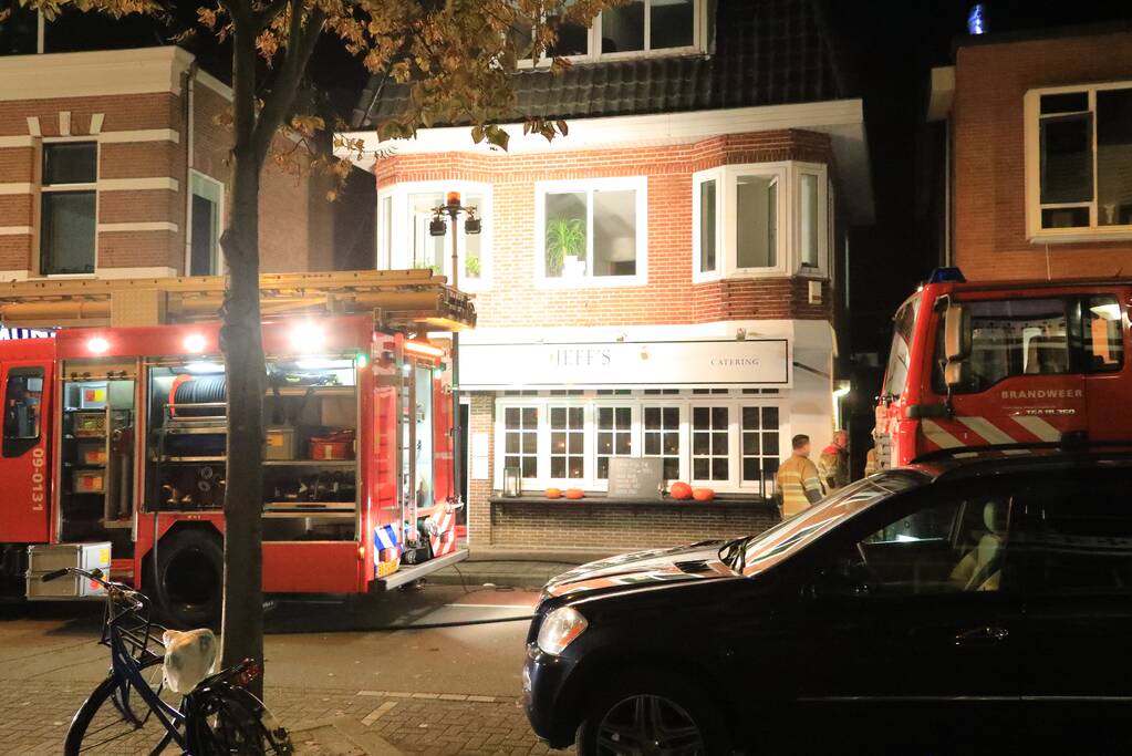 Frituurpan van restaurant vliegt in brand
