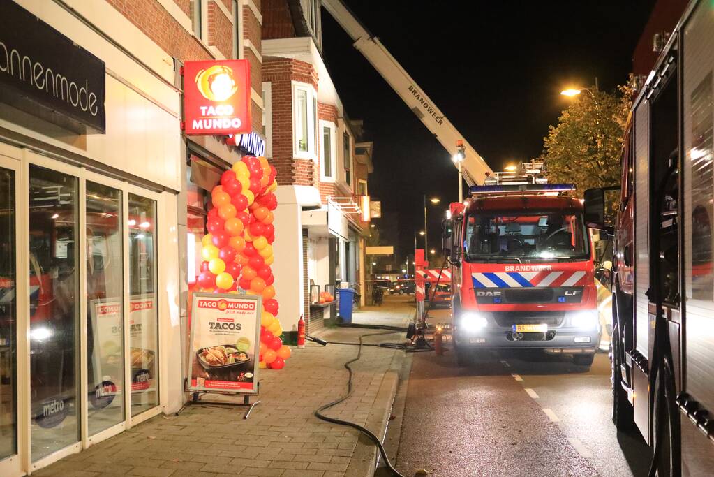 Frituurpan van restaurant vliegt in brand