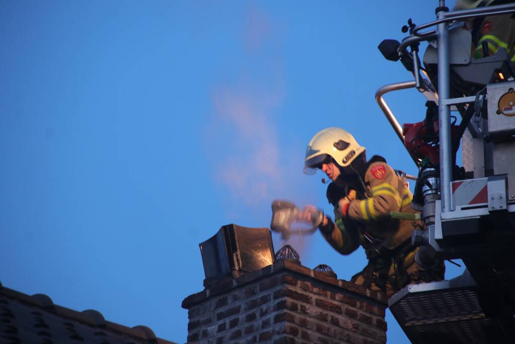 Schoorsteenbrand snel onder controle