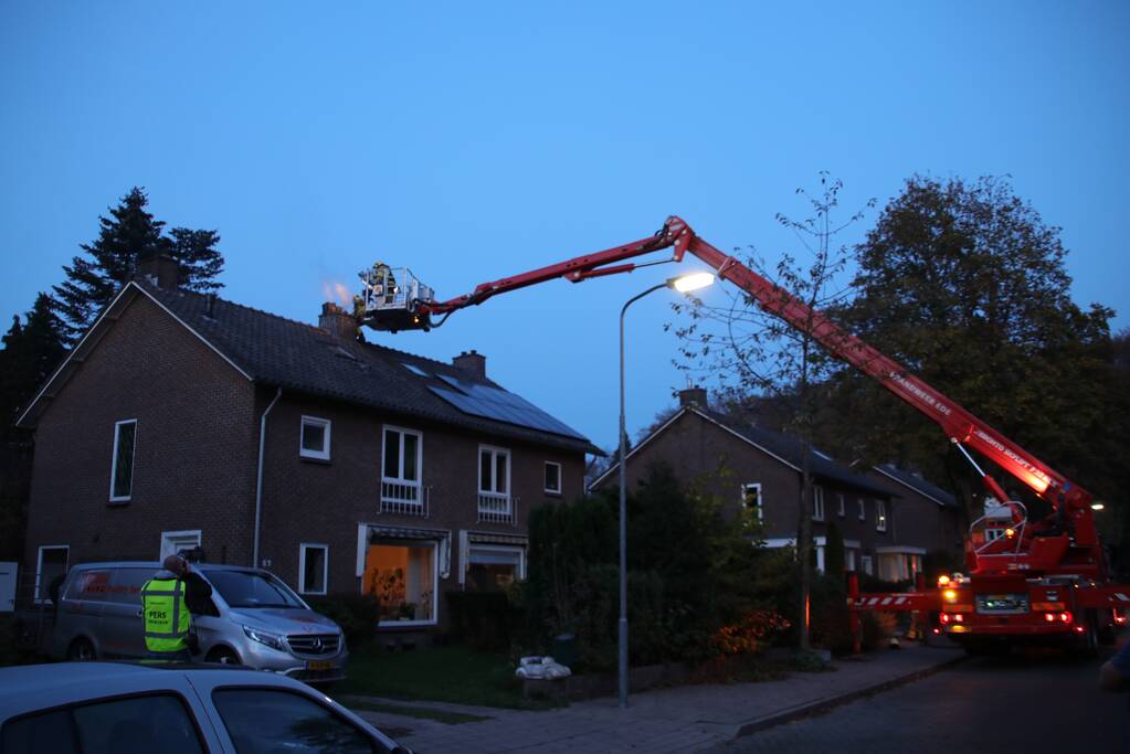 Schoorsteenbrand snel onder controle
