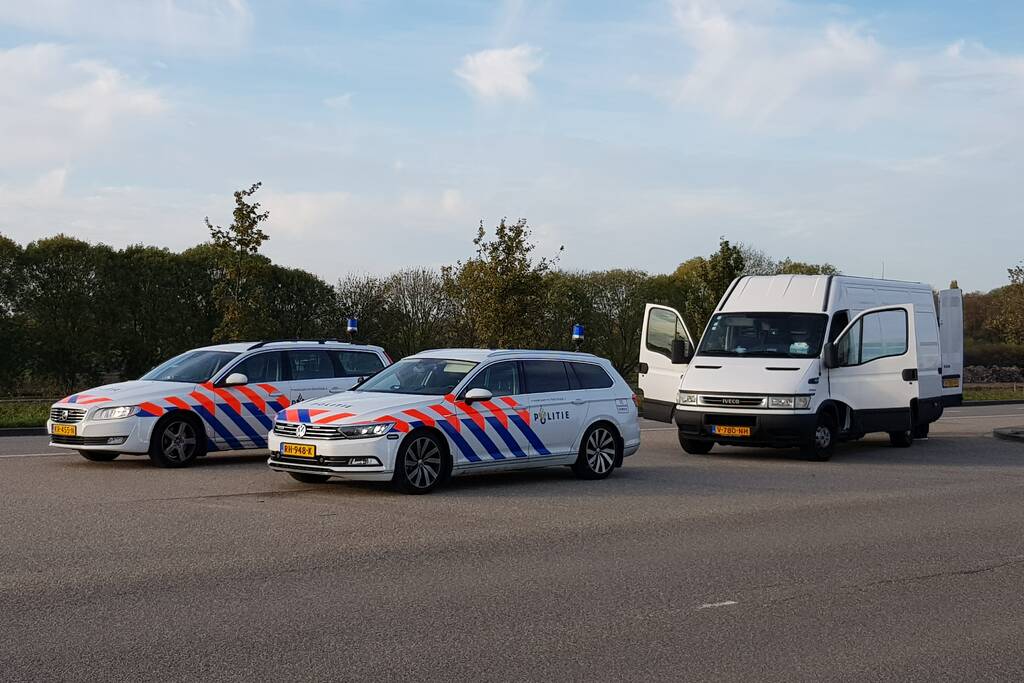 Zes aanhoudingen en enorme partij nep merkkleding in beslag genomen