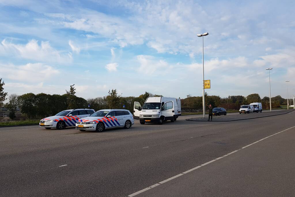 Zes aanhoudingen en enorme partij nep merkkleding in beslag genomen